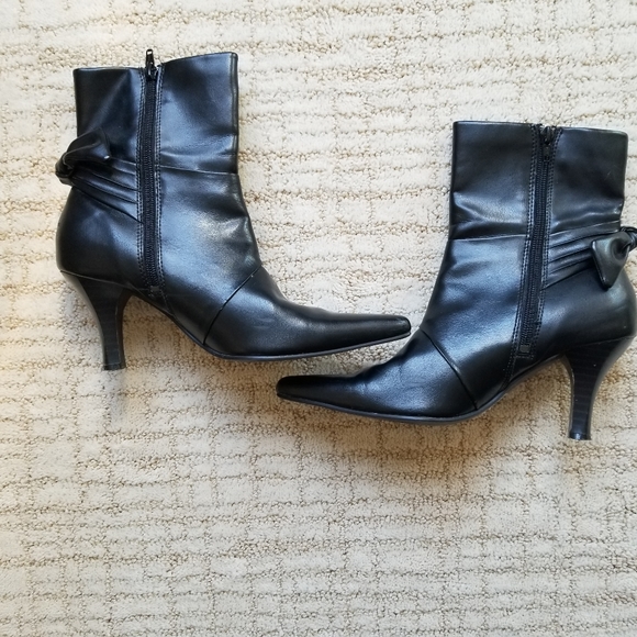 Boots - Picture 6 of 8